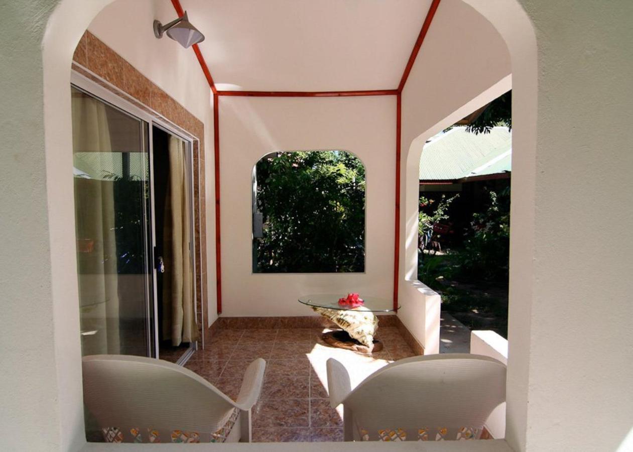 Rising Sun Guesthouse ラ・ディーグ島 エクステリア 写真
