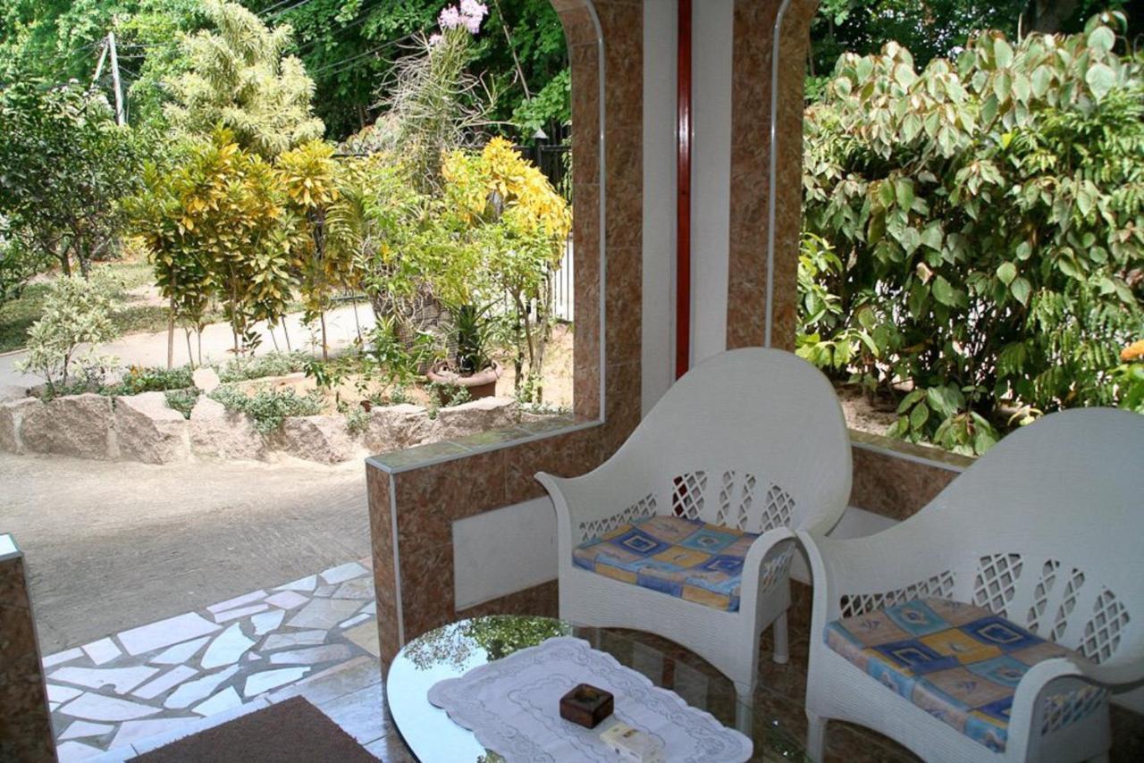 Rising Sun Guesthouse ラ・ディーグ島 エクステリア 写真