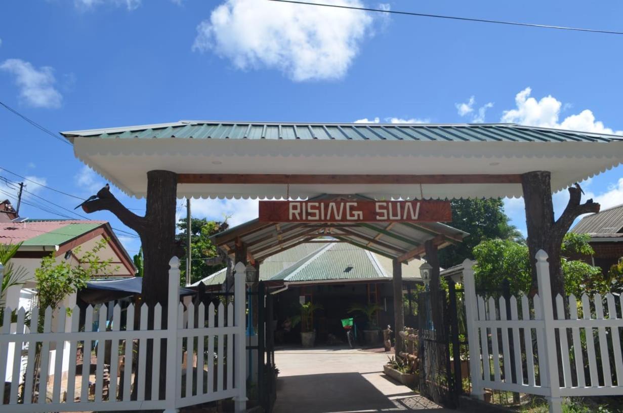 Rising Sun Guesthouse ラ・ディーグ島 エクステリア 写真